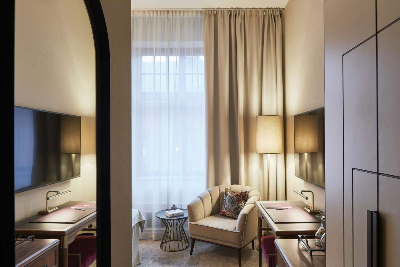 Bank Hotel- 11