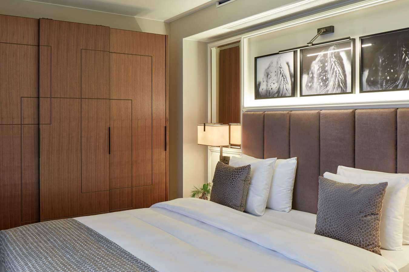 Bank Hotel- 21