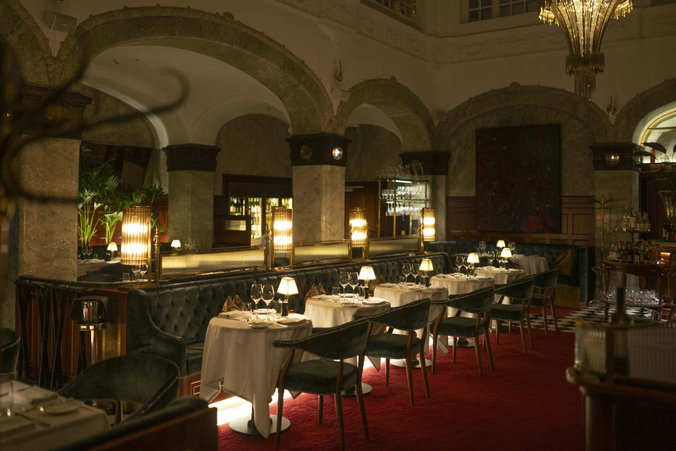 Bank Hotel- 83