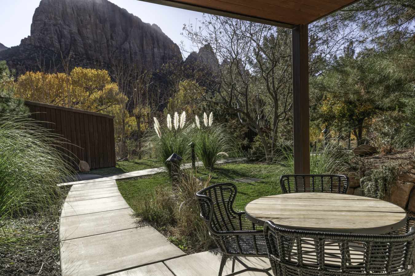 Outdoor Patio - Cliffrose Lodge 