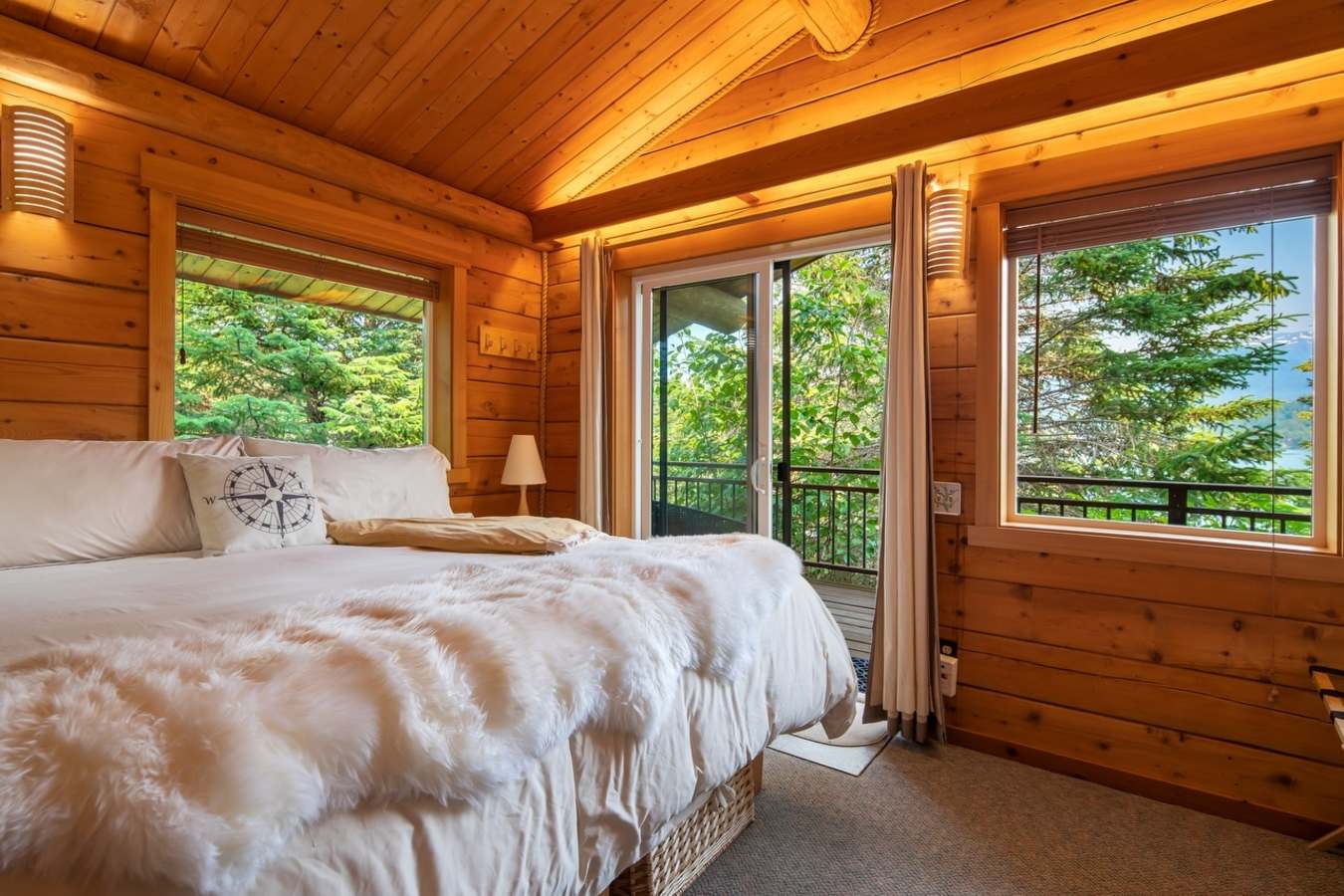 Stillpoint Lodge Cabin bed 