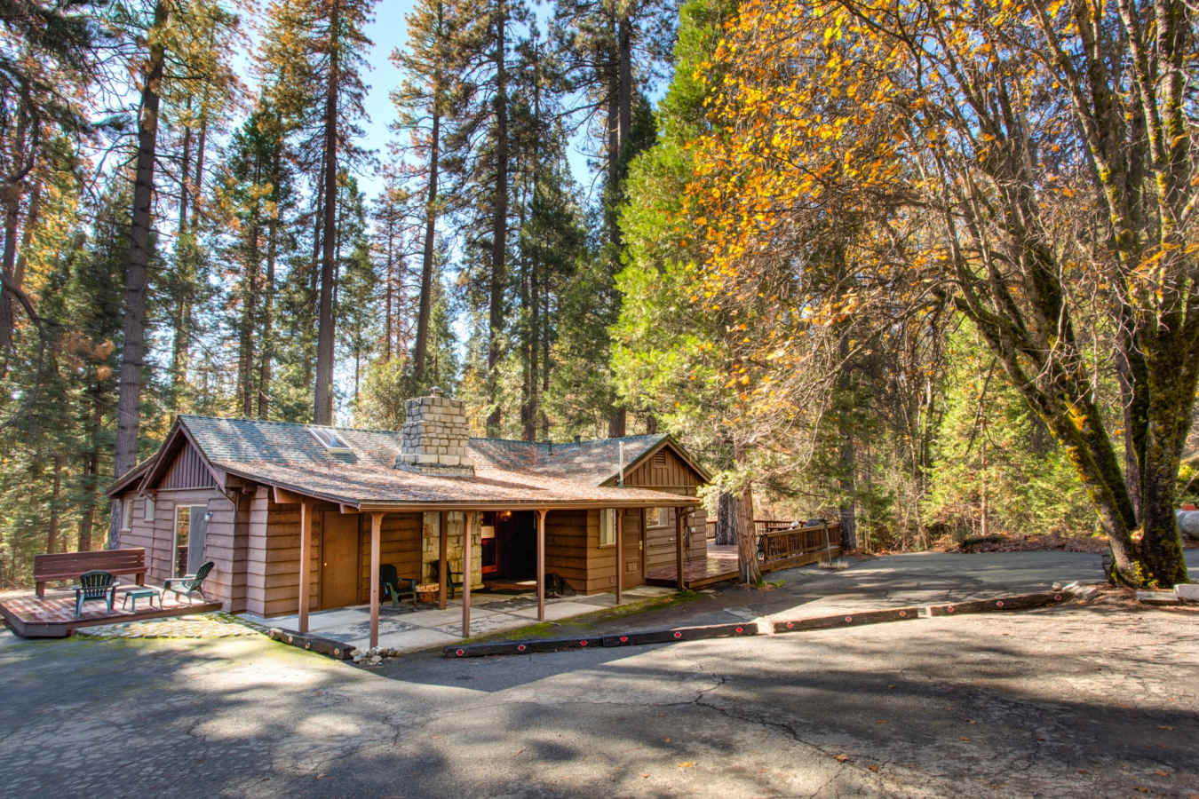 Cabin exterior - The Redwoods in Yosemite 