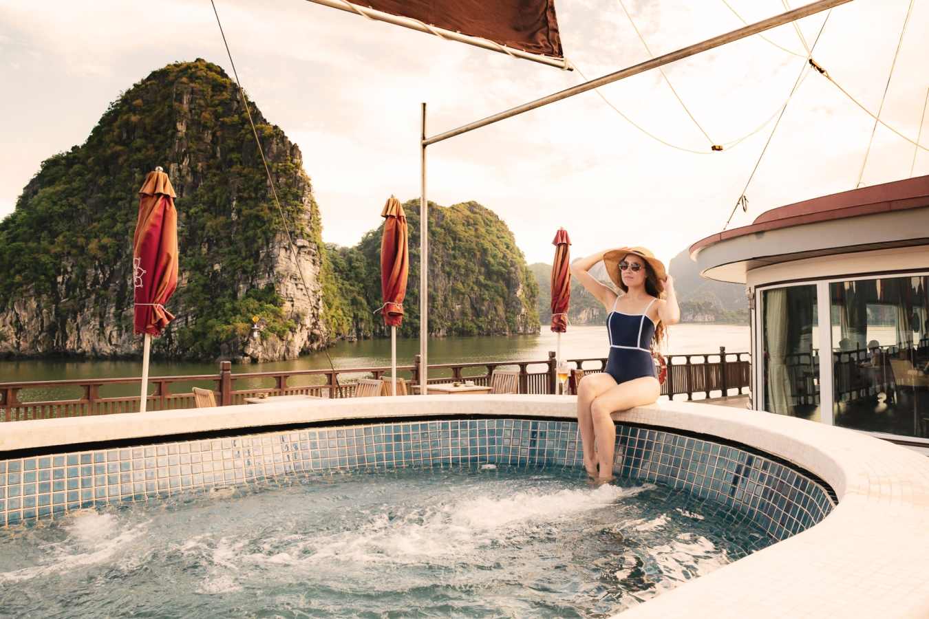 Pool onboard Halong Ginger 