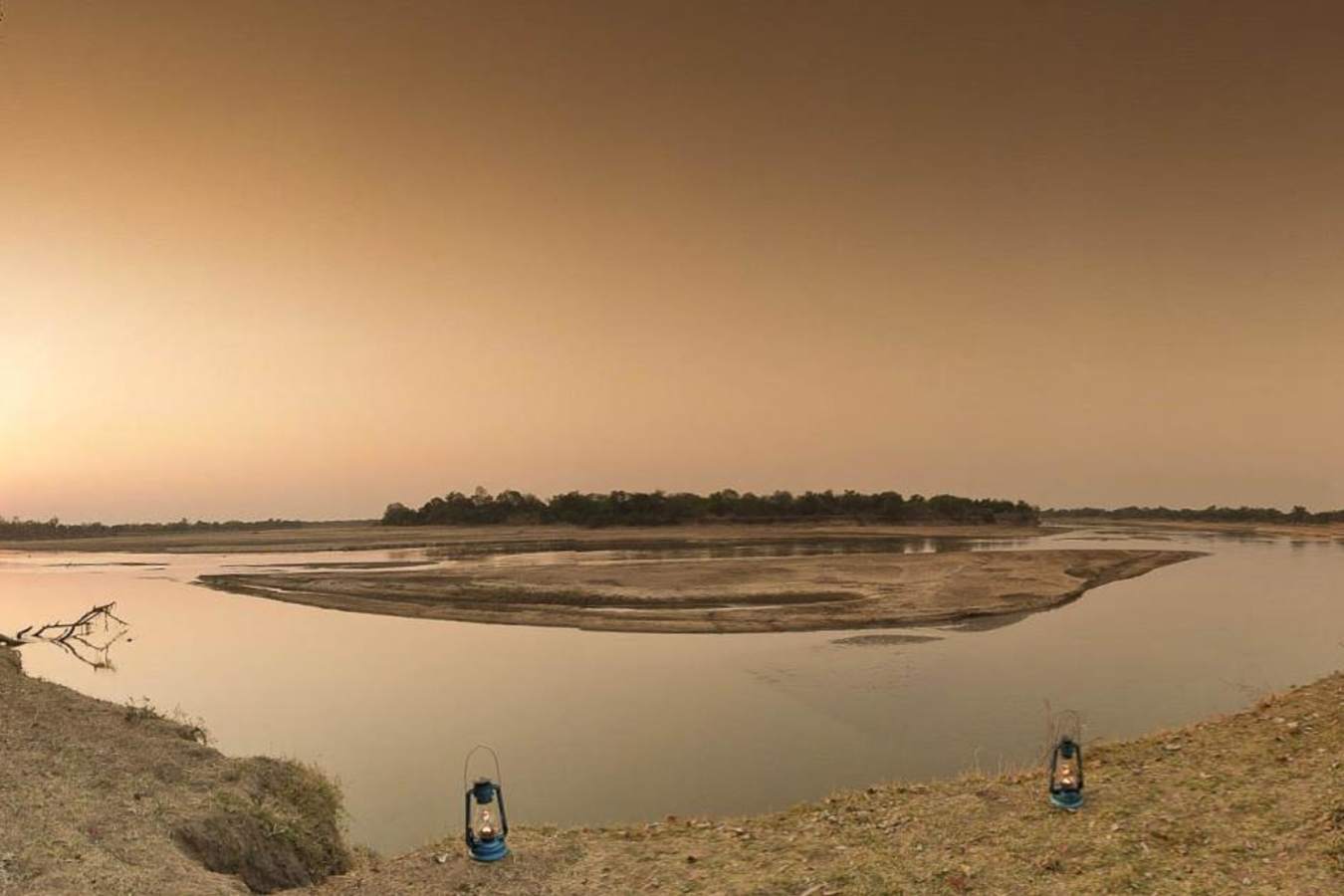Riverbank - Robin Pope Luangwa Bush Camping