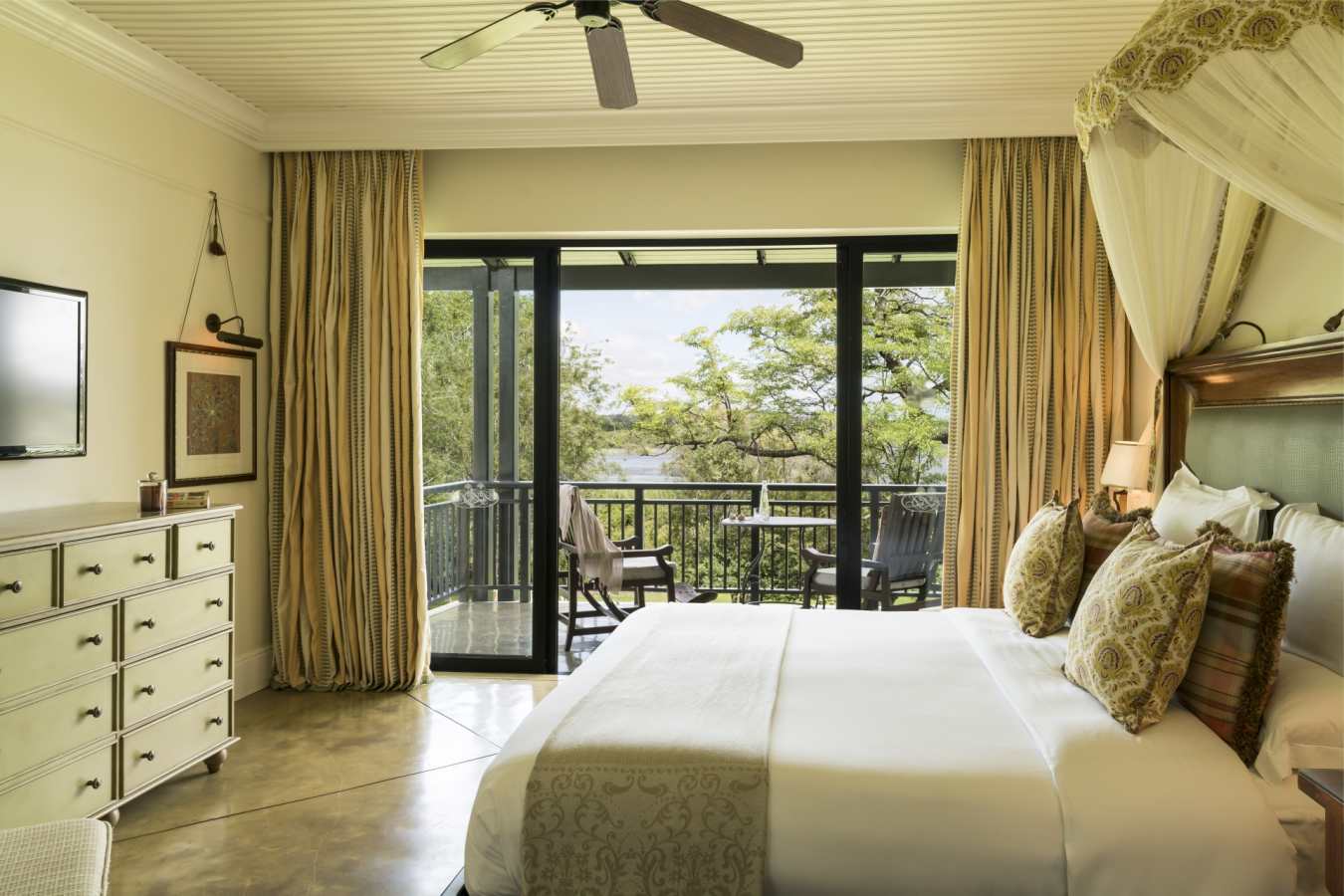 Deluxe Bedroom 