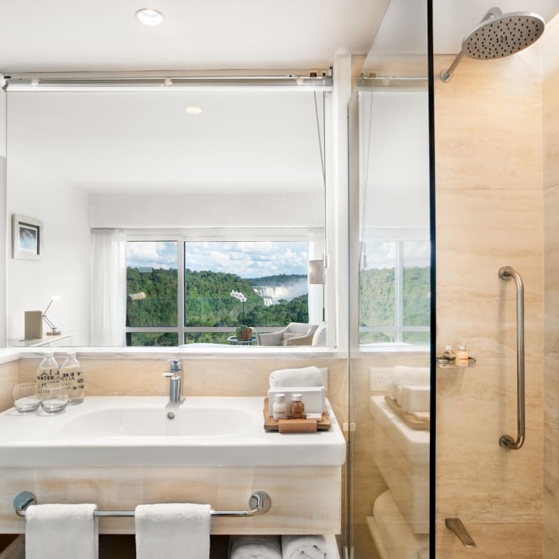 Deluxe Falls View bathroom - Gran Melia Iguazu 
