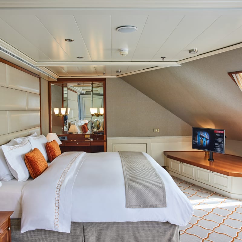 SilverSeaWhisperRoyalSuite 