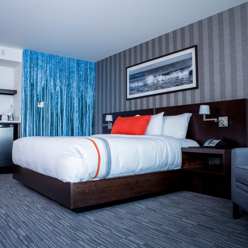 Guestroom - The Grand Winnipeg Airport Hotel
