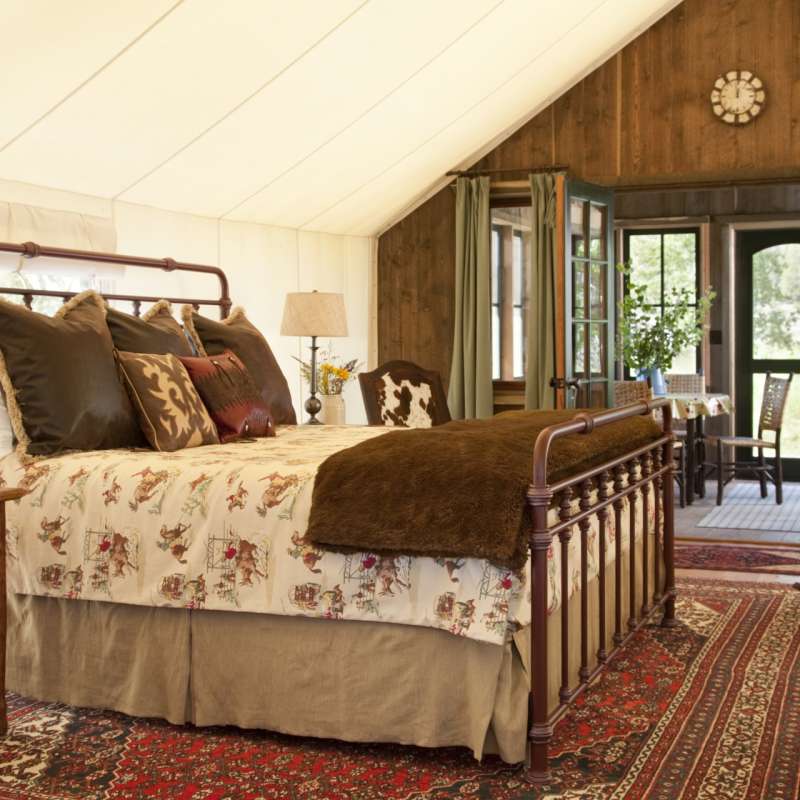 Bedroom at Rock Creek - Ultimate Western Canada an 