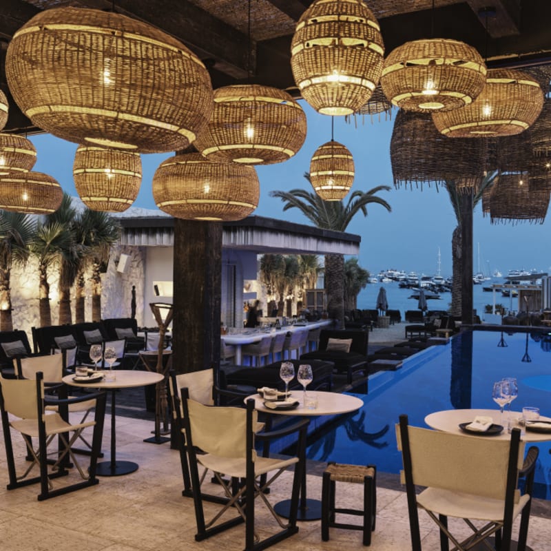 Restaurant Outside by night 