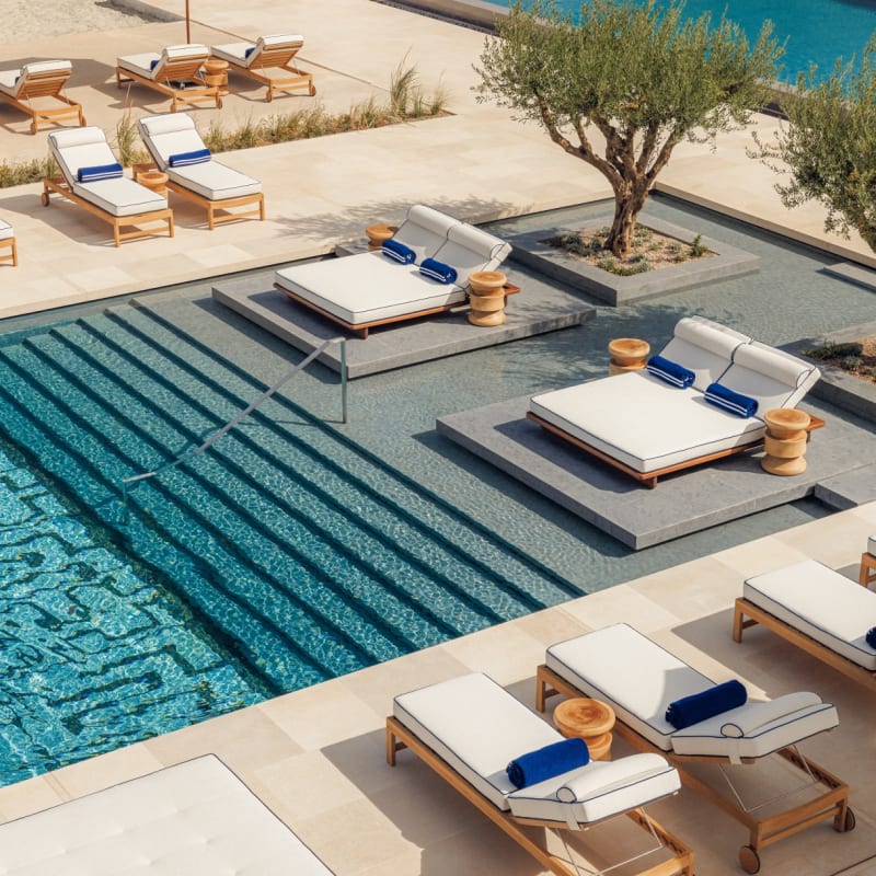 Lounges 
