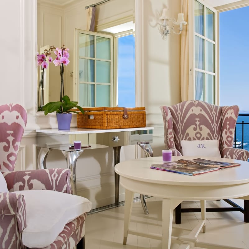 Seating area - JK Place Capri