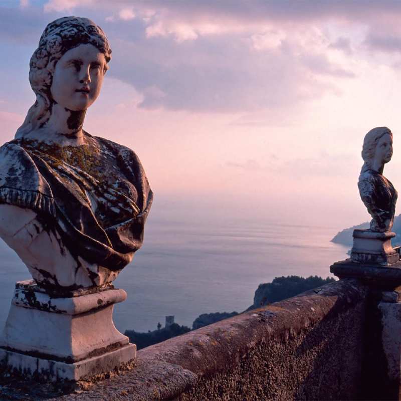 statue  