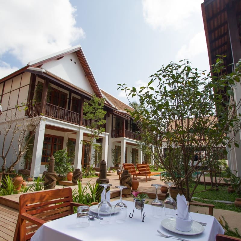 Outdoor Dining - Le Sen Boutique 