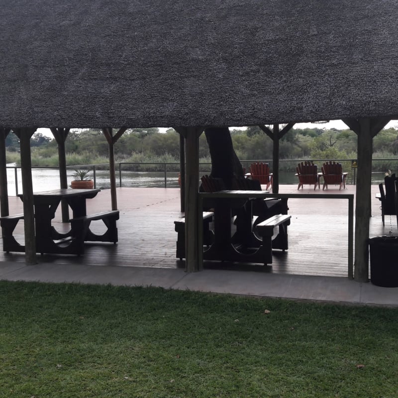 River Deck - Shametu River Lodge & Campsite