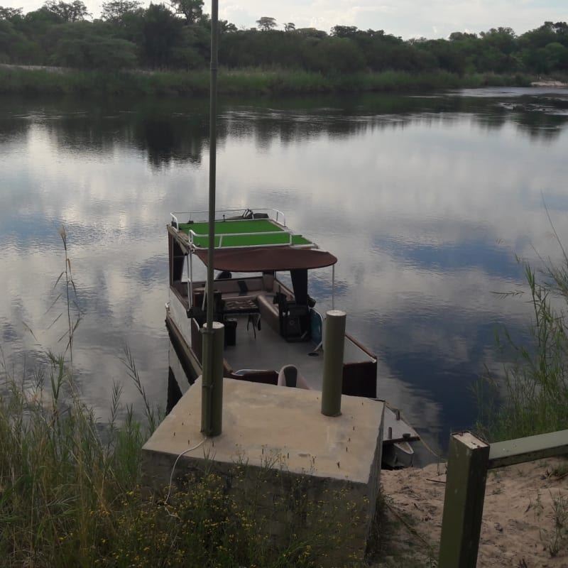 River and boat - Shametu River Lodge & Campsite