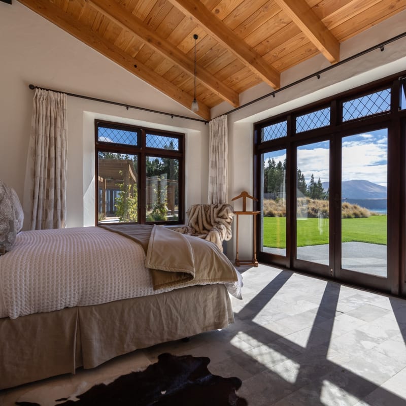 Bedroom - Mt Cook Lakeside Retreat 