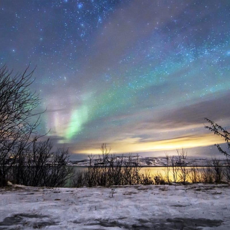 Aurora over the lake - Kirkenes Snow Hotel