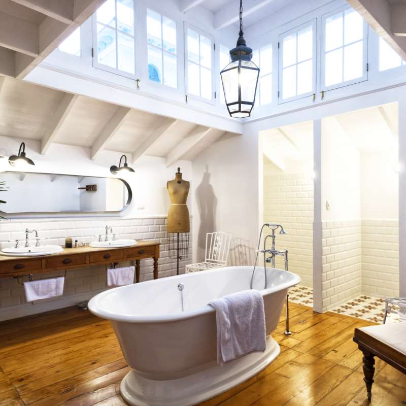 Master suite bathroom 