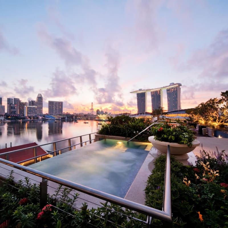 Jacuzzi on the roof - The Fullerton Bay
