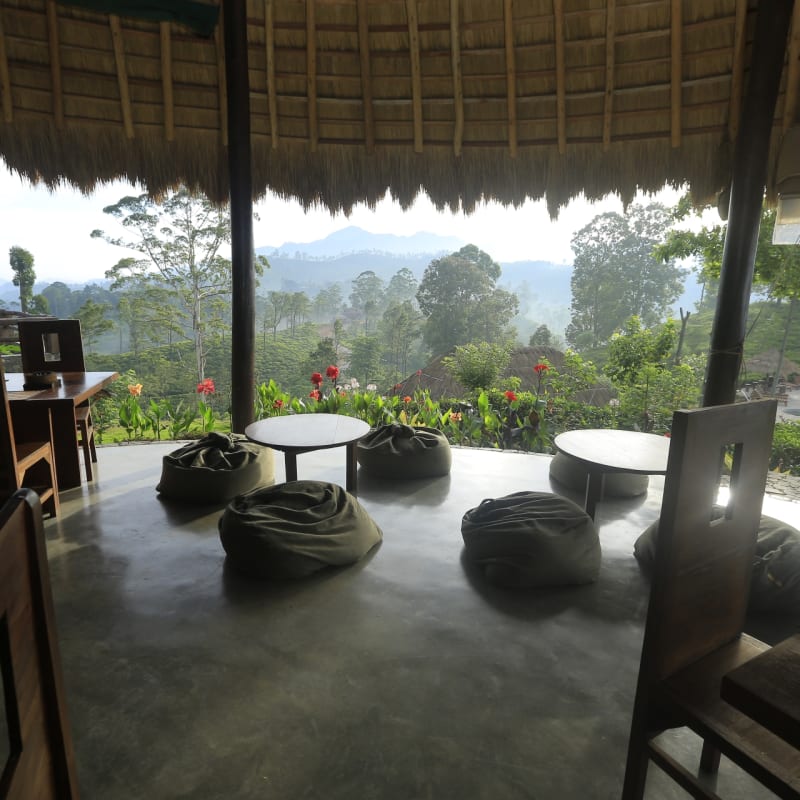 Lounge Area - 98 Acres