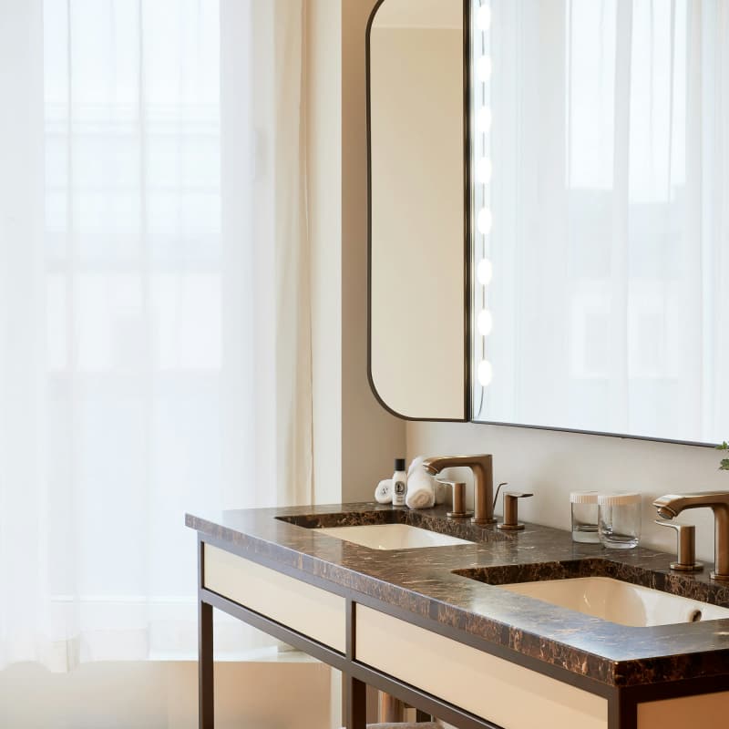 Bank Hotel- 7