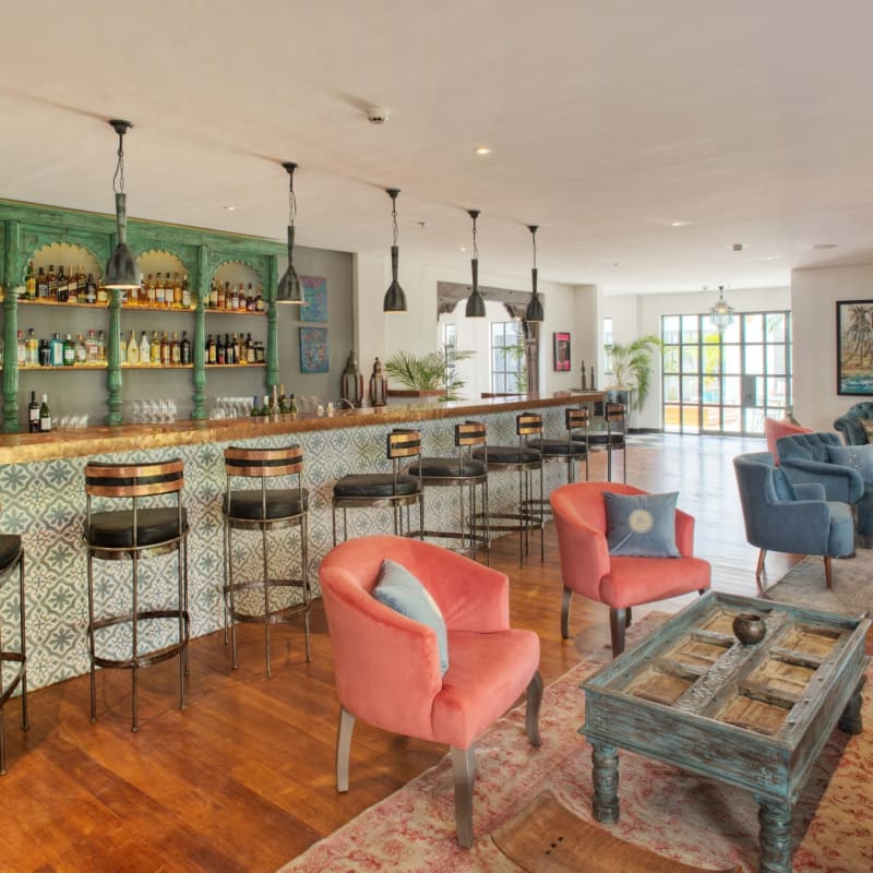 Latitude 0 Bar 