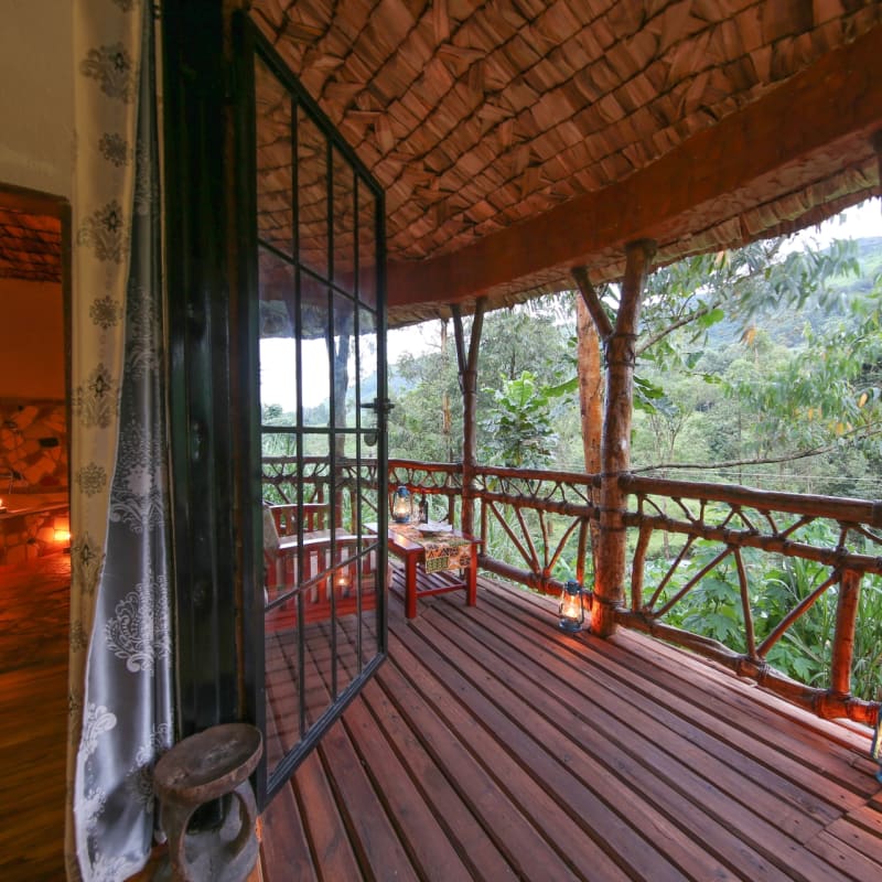 Honeymoon suite terrace and bath tub - Mahogany Springs Safari Lodge