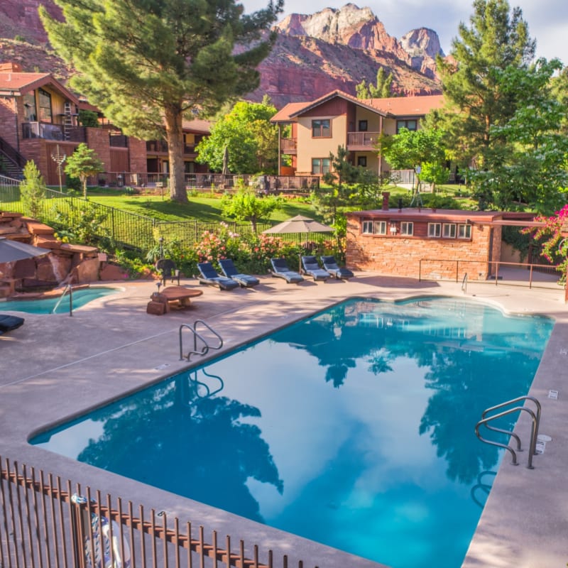 Swimming Pool - Cliffrose Lodge 