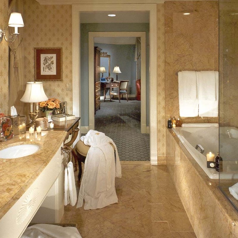 Executive Suiet Bathroom  