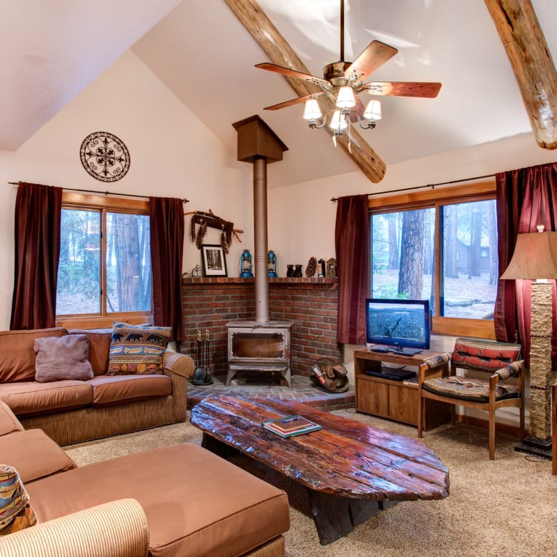 Cabin living room - The Redwoods in Yosemite 