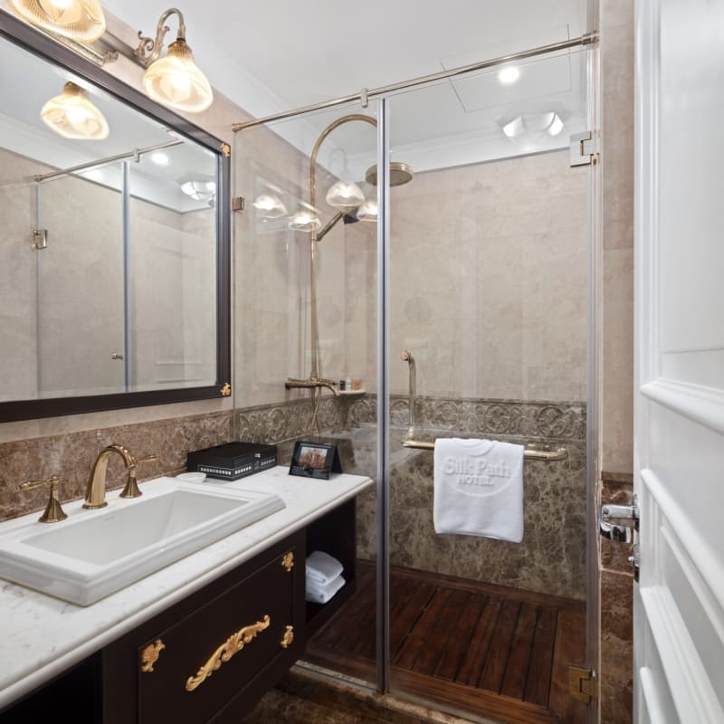 Premium Deluxe Bathroom - Silk Path Boutique Hotel 