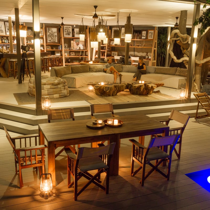 The bar and lounge - Chinzombo