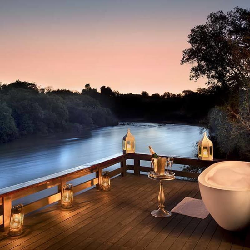 Island Lodge romantic bath - Royal Chundu