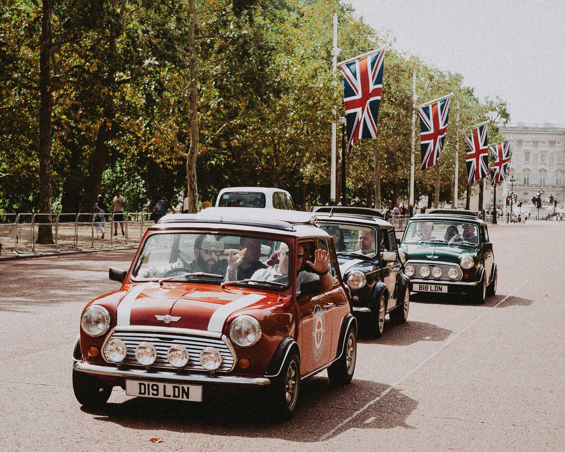 London Awaits: Where Icons Meet Luxury 