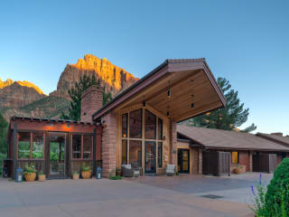Hotel Exterior - Cliffrose Lodge