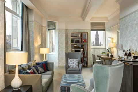Deluxe Castle View Suite