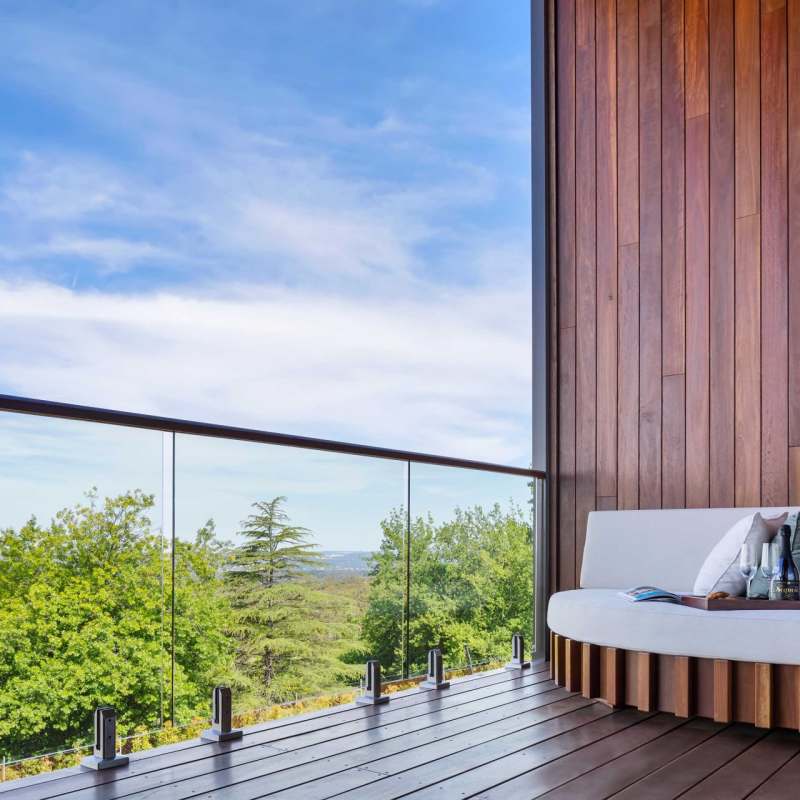 Balcony Daybed - Sequoia Lodge 