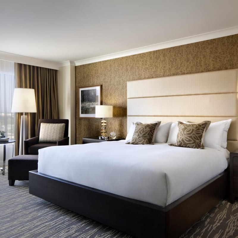 Signature Harbor View Room
