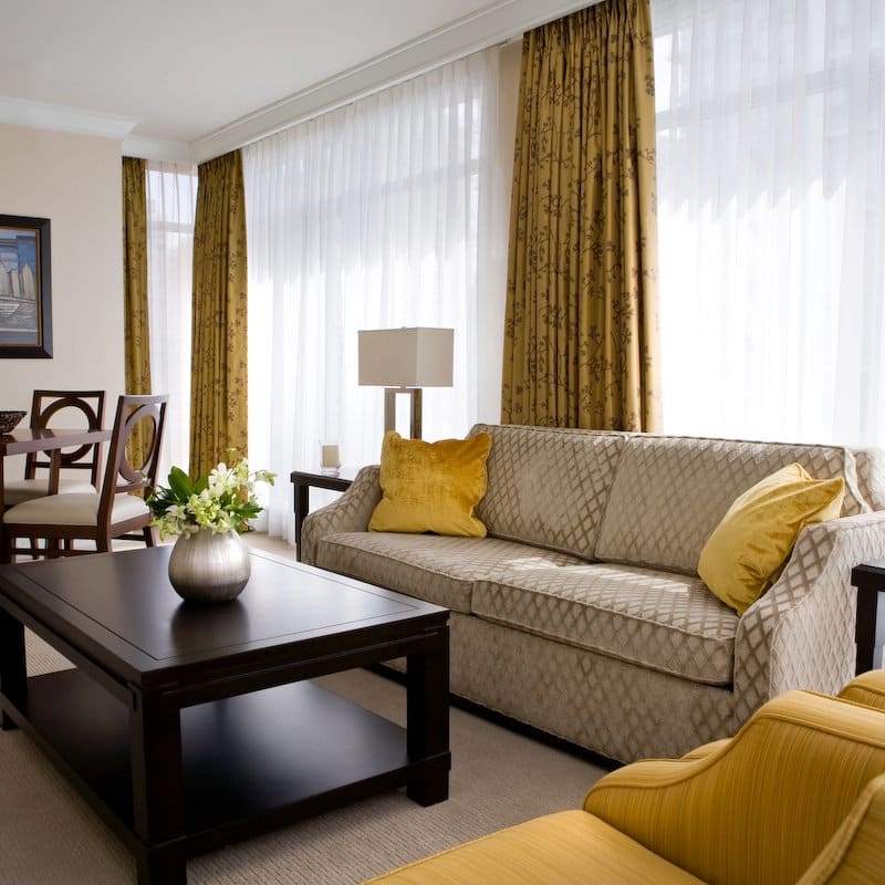 Lounge - L'Hermitage Vancouver