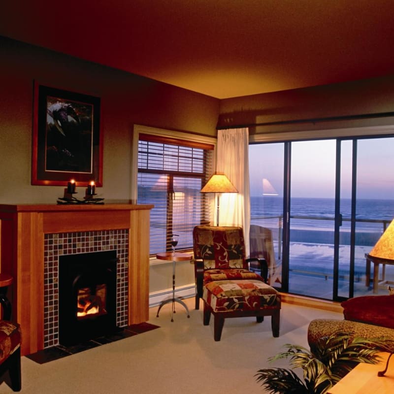 Long Beach Lodge Penthouse Suite lounge