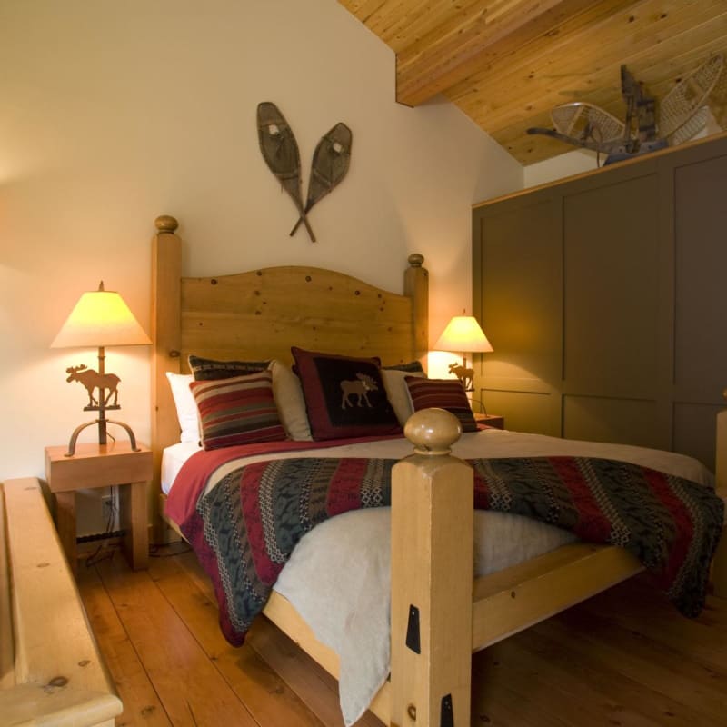 Deluxe King Cabin at Moraine Lake Lodge