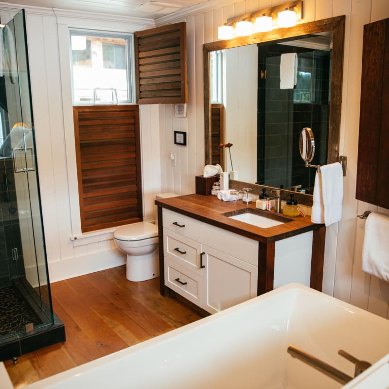 Cabin bathroom - Nimmo Bay Resort