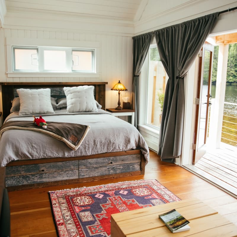 Cabin bedroom - Nimmo Bay