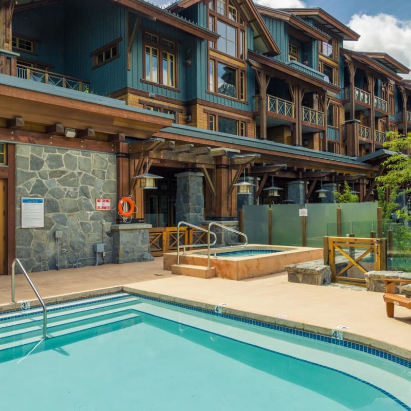 Lakeside pool - Nita Lake Lodge