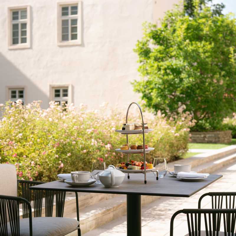 Mandarin Oriental Prague - afternoon tea 