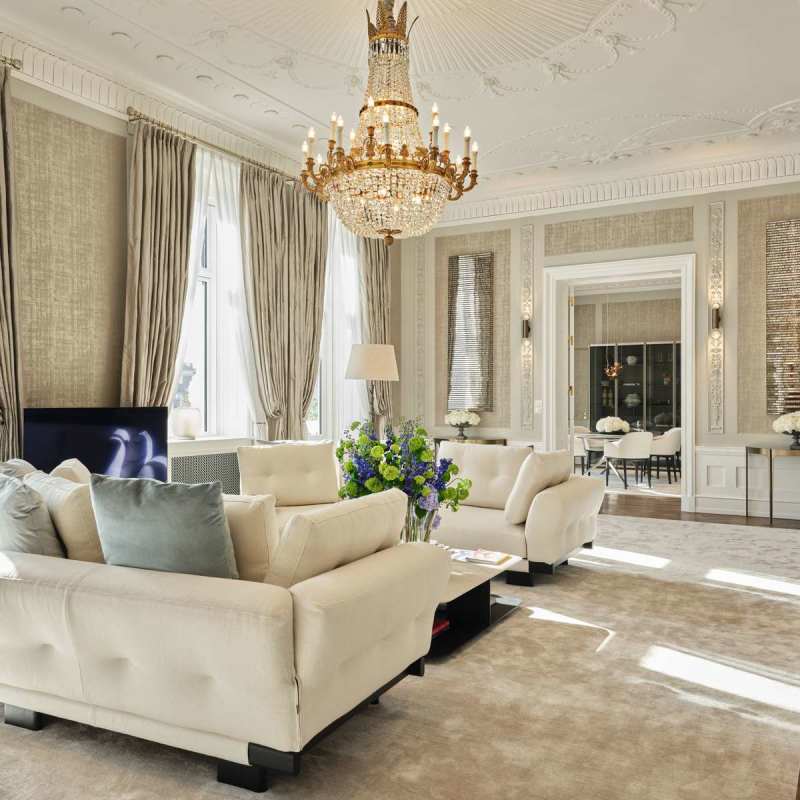 Royal Suite Living Room 
