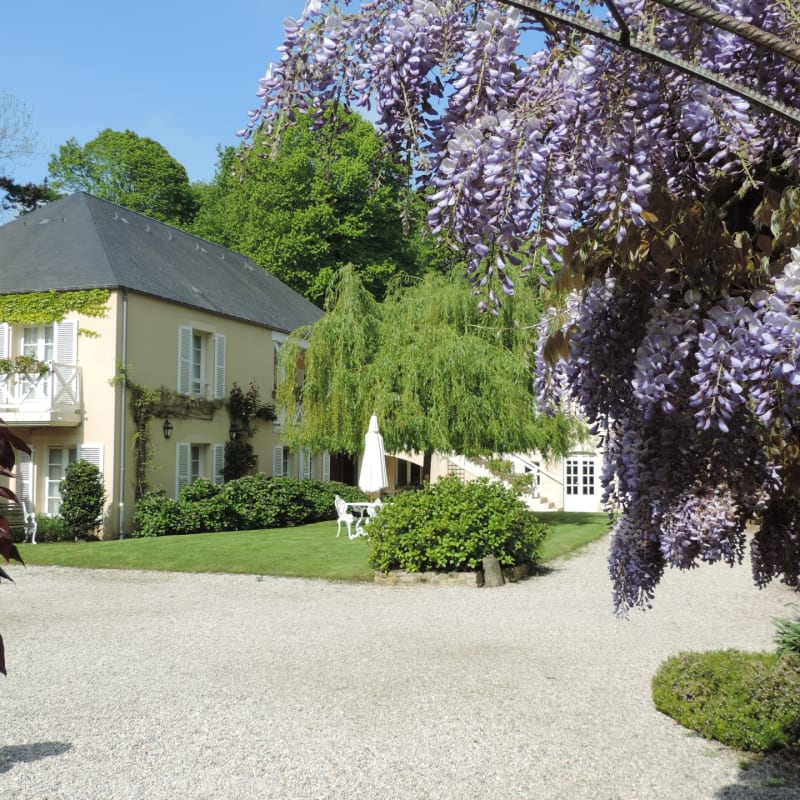 Chateau exterior - Chateau La Chenevière