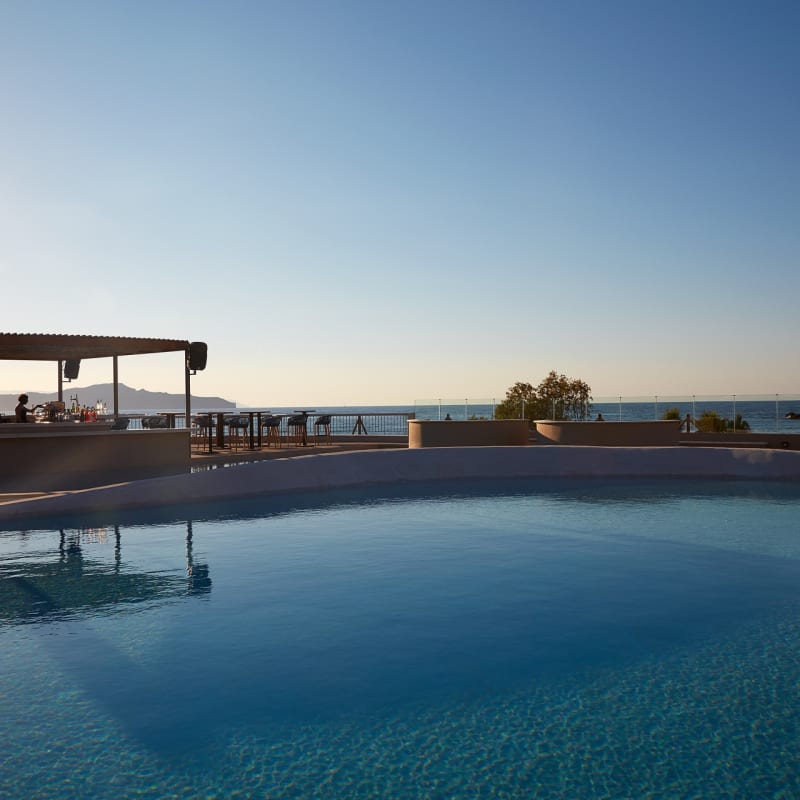 Raw Bar - Domes Noruz
