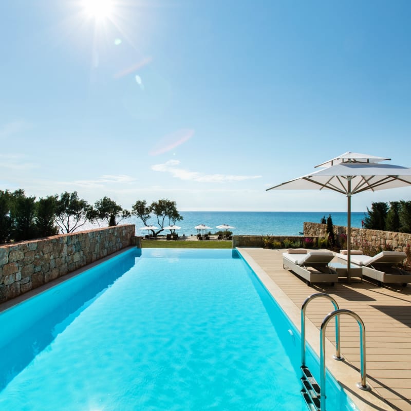 Family Suite Private Pool - Sani Club